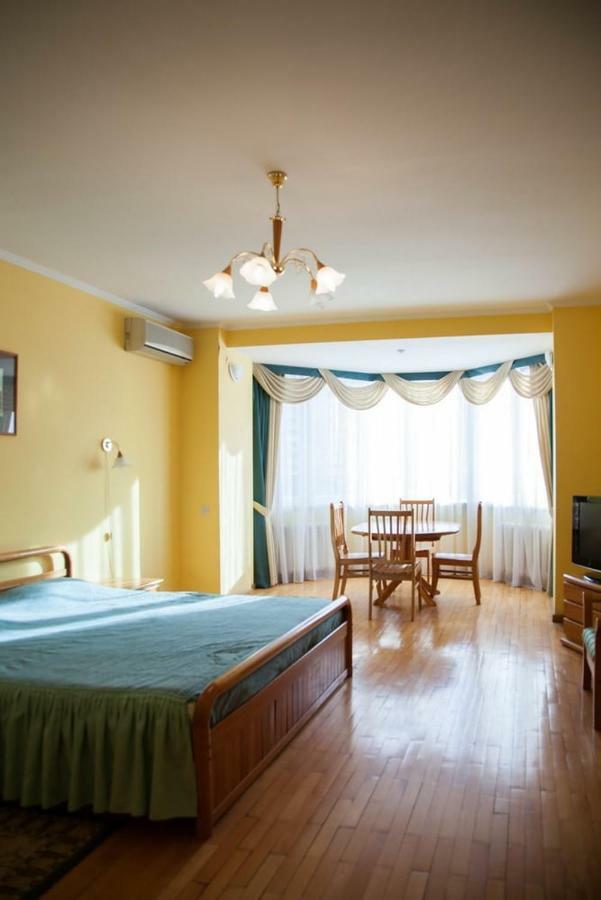 Hotel Obolon Kiew Exterior foto