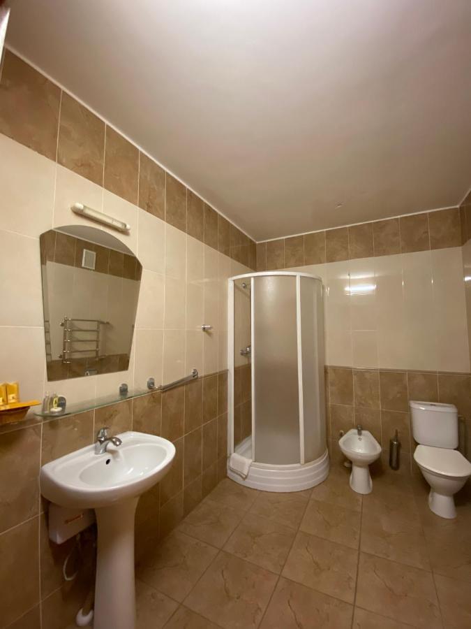 Hotel Obolon Kiew Exterior foto